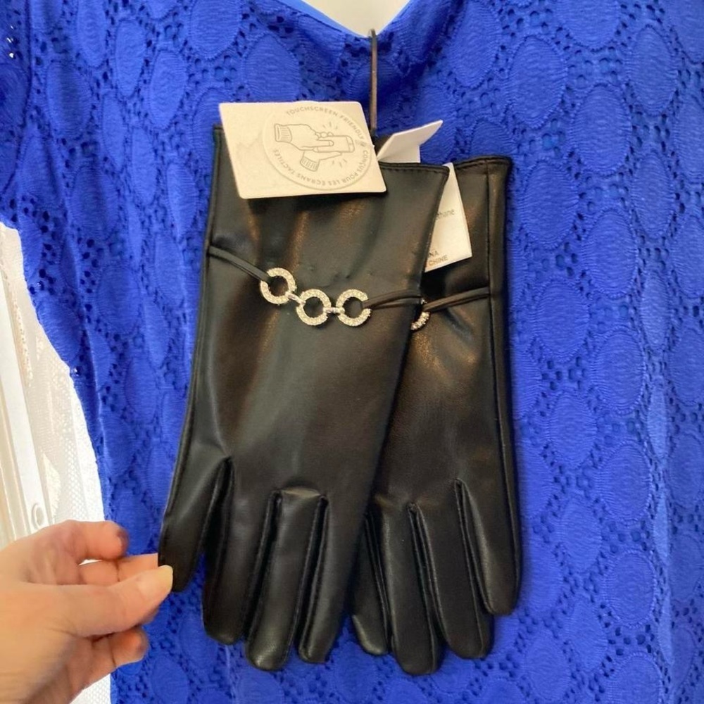 Black faux leather gloves with rhinestone detail NWT touchscreen friendly